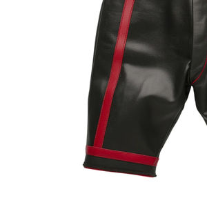 กางเกงขาสั้นหนัง PU เอวสูงไซส์ XS สำหรับผู้ชาย มีกระเป๋าข้าง รับผลิตตามแบบ OEM สีพื้น ตกแต่งสไตล์วินเทจ เหมาะสำหรับใส่ลำลอง - Product Image 4