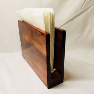 Porte-serviettes fait main en bois de chêne de haute qualité avec une élégante conception de feuille de bois sculpté pour les fournitures de restaurant en vente - Product Image 6