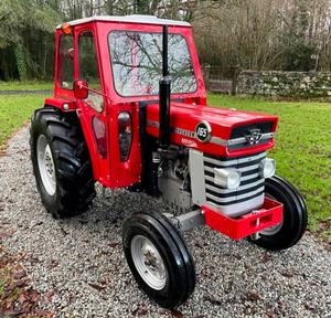Tractor Agrícola Massey Ferguson 165 2WD con Cabina Cerrada, Bomba de Caja de Cambios para Motor Diésel, Alta Productividad - Product Image 5