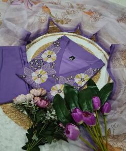 SÉQUENCE LA PLUS CHOISIE BRODERIE TRAVAIL HAUT BAS AVEC DUPATTA PAKISTANI WEAR PRIX DE GROS VÊTEMENT ETHNIQUE JAUNE - Product Image 5