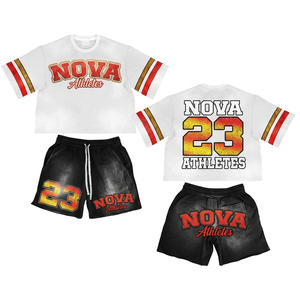 Conjunto de Camiseta de Algodón Premium de 200 GSM y Pantalones Cortos de Malla de 260 GSM, Estampado Rojo Dorado, Impresión Personalizada con Serigrafía, 2 Piezas - Product Image 1