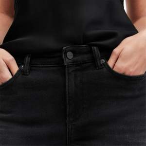 กางเกงยีนส์ผู้หญิงดีไซน์พรีเมียมทันสมัย คุณภาพสูง มีสไตล์  วิธีที่สมบูรณ์แบบในการติดเทรนด์ - Product Image 5