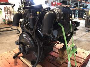 Motor Marino Usado de Grado Industrial Mer-Cr-ui-s-er 5.7 L 350 V8 322 HRS con 3 Años de Garantía Origen EE. UU. - Product Image 2