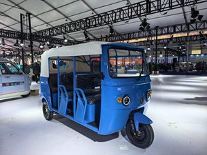 Triciclo Eléctrico de Pasajeros 48V 501-800W, Carrocería Abierta, 3 Asientos, Acero Azul, 80km/h, Frenos de Disco Delanteros, Autonomía de 70-90km - Product Image 2