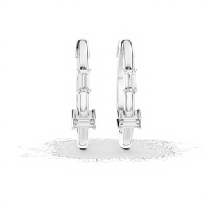 ต่างหูทรงกลมประดับมอยส์ซาไนต์รูปตัววี เงินแท้ 925 - Product Image 1