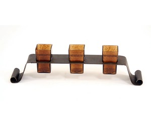 Candélabre industriel rustique en métal à 3 lumières avec supports votifs carrés en verre ambré Base de défilement en fer forgé de style ferme - Product Image 1