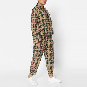 ชุดวอร์มผู้หญิงแบบมีฮู้ด แขนยาว ระบายอากาศได้ดี แฟชั่นลำลอง คุณภาพดีที่สุด ปี 2025 ลายพิมพ์แบบซับลิเมชั่น 2 ชิ้น - Product Image 3