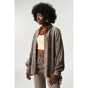 Camicia Oversize da Donna con Motivi e Maniche con Lacci, Collezione di Design alla Moda - Product Image 1