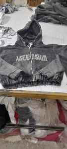 Ensemble de survêtement en coton uni délavé à l'acide, streetwear personnalisé, broderie usée, sweat-shirt court et pantalon de survêtement - Product Image 2