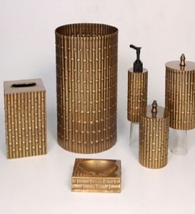 Un ensemble de salle de bain chic en six pièces en or brossé se démarque grâce à sa texture unique à rayures verticales et à nervures. - Product Image 5