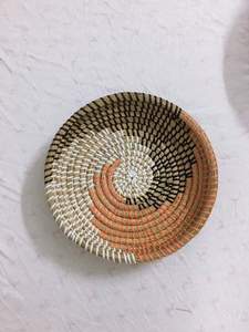 Panier mural en rotin tressé en jonc de mer Décoration murale bohème utilisable comme plateau ou accent mural Léger Durable fait à la main au Vietnam - Product Image 3