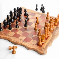 Ensemble d'échecs ArtisRaw en bois d'olivier à bords ondulés, carrés rouges, fait main, écologique, rustique, décoratif, pour enfants, 2241 cm