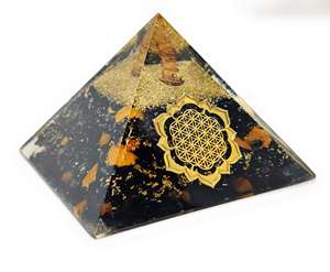Prix le plus bas sur la pyramide d'orgonite en agate naturelle et en tourmaline noire Soha, cristal énergétique pour la méditation et les cadeaux, en vente - Product Image 3