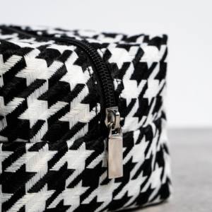 Pochette de maquillage pour femme Sac cosmétique à fermeture éclair en polyester avec logo chic pour un rangement facile - Product Image 4