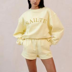 Ensemble de vêtements de sport 2 pièces de haute qualité pour femmes logo personnalisé short de motard sweats vêtements de sport décontractés haute visibilité pour femmes - Product Image 1