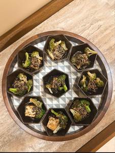 Plateau de service en bois de conception récente 2026, plateau rustique en bois pour collations, cupcakes, charcuterie, cadeau de pendaison de crémaillère au meilleur prix - Product Image 4