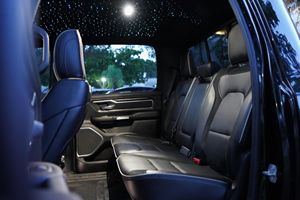 Raam 1500 Laramie Night Edition 4x4 2023, Gasolina, Bajo Kilometraje - Product Image 5