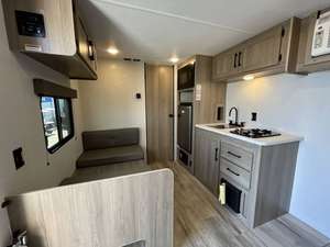 Nueva Autocaravana Mejorada 2026 Keystone C-o-l-e-m-a-n 17R - Product Image 4