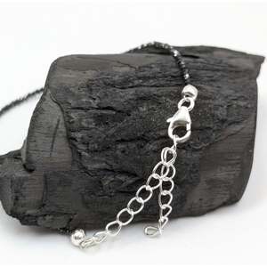 Pulsera de Diamantes Negros con Cuentas Facetadas en Oro de 18K, Brazalete Moderno para Bodas, Fiestas, Compromisos y Regalos - Product Image 5