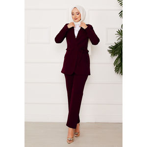 Traje de Chaqueta Borgoña con Lazo Lateral para Oficina, Estilo Formal para Damas con Decoración de Botones - Product Image 1
