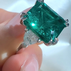 Exquisito anillo de tres piedras de corte esmeralda, anillo de compromiso de piedras preciosas sintéticas de alta calidad, joyería fina personalizada para venta al por mayor - Product Image 2