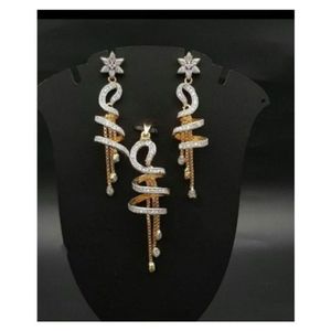 Collier pendentif étoile géométrique en alliage de zinc plaqué rhodium pour soirée, design tendance - Product Image 1