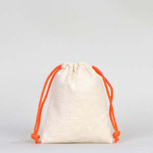 Pochette en tissu orange avec cordon de serrage 4x5 avec broderie de logo personnalisé pour l'emballage artisanal, la promotion, les cadeaux, impression sérigraphique - Product Image 1
