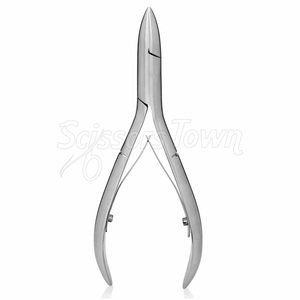 Pince à cuticules pour ongles avec marque personnalisée en acier inoxydable de haute qualité pour une utilisation en salon - Product Image 5