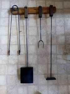 Juego de 5 herramientas de fuego colgantes decorativas de lujo para el hogar, interior y exterior, incluye 5 herramientas, juego de chimenea y accesorios, suministros de jardín - Product Image 5