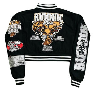 Blouson universitaire personnalisé pour femme, chaud et hivernal, avec broderies et manches en laine, style baseball bomber streetwear, vente en gros - Product Image 4