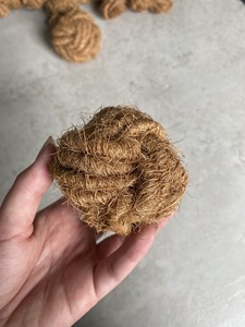 Boule de coco la plus vendue jouet pour animaux de compagnie 100% boule à mâcher pour chat et chien bio naturel | Fournitures pour animaux de compagnie les plus vendues pour mâcher et soulager le stress - Product Image 6