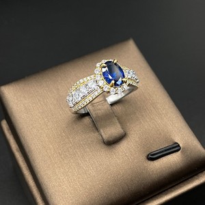 Anillo de compromiso de oro sólido de 18 quilates para mujer de alta calidad, joyería clásica de boda con moissanita cultivada en laboratorio azul, Diamante certificado por IGI - Product Image 2