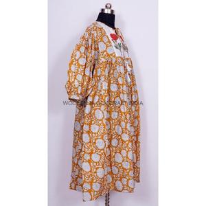 Ethereal Boho Chic Floral Maxi Dress con borlas y tela fluida para un aspecto de espíritu libre y escote en V para un estilo sofisticado - Product Image 3