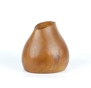 Vase décoratif en bois artisanal, design incurvé lisse, finition naturelle, idéal pour la décoration intérieure moderne et rustique. - Product Image 6