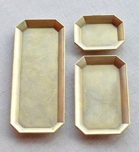 Bandeja de servicio de latón en forma de rectángulo con acabado dorado para cafeterías, restaurantes y espacios de comedor boutique - Product Image 6