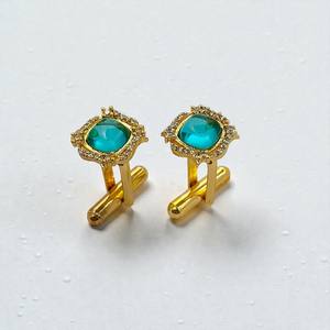 Boutons de manchette en laiton plaqué or avec apatite et quartz - Clips de soirée en gros - Product Image 3