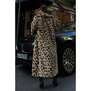 Manteau en fausse fourrure doublé de peluche à imprimé léopard pour femme, modèle 7065 - Product Image 2