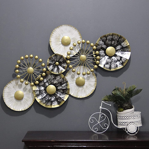 งานศิลปะติดผนังลายดอกไม้ขนาดใหญ่ ทำจากแผ่นเหล็ก สำหรับตกแต่งห้องนั่งเล่น ขายส่ง งานศิลปะโลหะติดผนังแบบเฟรสโกขนาดใหญ่ พร้อมกรอบ ขายดี - Product Image 1