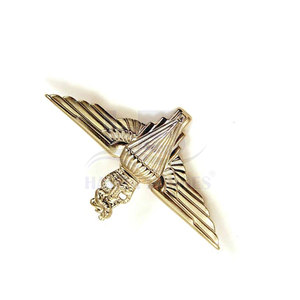 Insigne en acier gravé personnalisé de haute qualité avec matériau durable à goupille de sécurité pour événements et promotions - Product Image 5