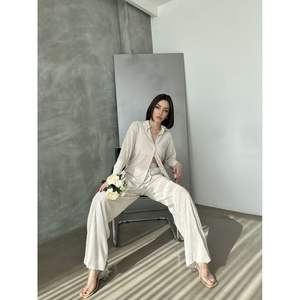 Chemisiers et Blouses Femme Topshow – Modèle Accordion Effet Pierre – Disponibilité en Gros - Product Image 3