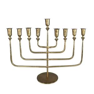 Chandelier Menorah à branches multiples en aluminium nickelé élégant pour les fêtes, design classique traditionnel, décoration d'intérieur - Product Image 4