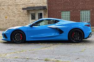 Corvette Stingray Coupé Z51 2023, Pack Performance, Bleu Rapide, Moteur V8 LT2, Non Modifié - Product Image 3