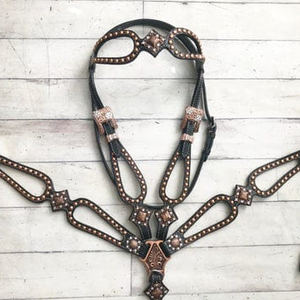 Conjunto de equitación de sillín inglés de cuero genuino ligero, cuello de pecho con cuentas de corte de cuero Concho de cobre occidental - Product Image 1