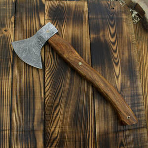 Hache de camping en acier Damas, construction lourde, tête en acier à motif artisanal avec manche en bois long et durable pour la survie en bushcraft - Product Image 4