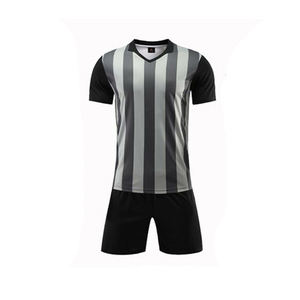 Ensemble de maillots de football rétro à rayures noires et blanches Sublimation à bas taux d'usine personnalisé OEM Uniformes de football à faible quantité - Product Image 5
