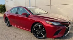 Toyotas Camry High Trim usado nuevo Coche usado a la venta Asientos de cuero en línea ACC Control de crucero FWD Drive R15 Tire Dar - Product Image 3