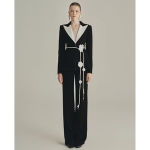 Chaqueta de Traje Luna de Alta Calidad para Mujer, Cuello en V, Técnicas de Sastrería, Traje y Blazer para Servicios de ODM de Ropa, Hecho en Vietnam - Product Image 2