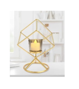 Bougeoir design à fleurs en métal doré Bougeoir décoratif pour festivals, fait à la main pour la maison, bougeoir indien en métal doré, vente en gros - Product Image 6