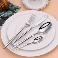 Ensemble de couverts en métal avec différents motifs, adapté aux repas formels, aux repas informels, aux cuisines, aux foyers, à un usage quotidien