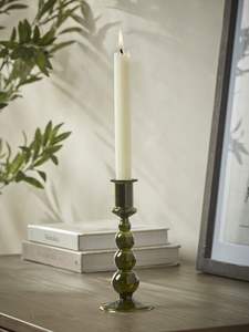 Porte-bougie en laiton poli classique pour une décoration de table intemporelle. Disponible aux prix de gros. - Product Image 3